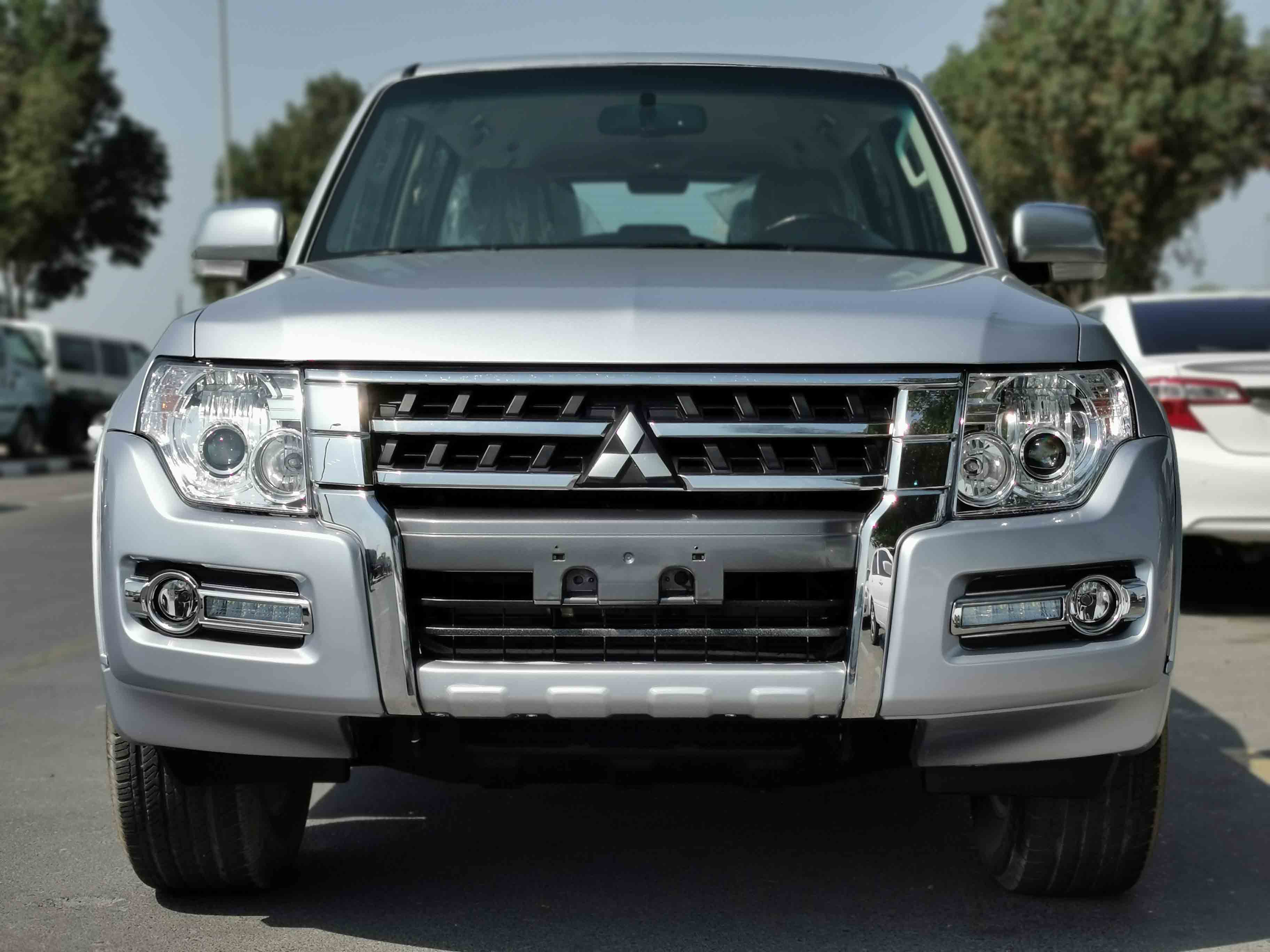 Mitsubishi pajero dubai